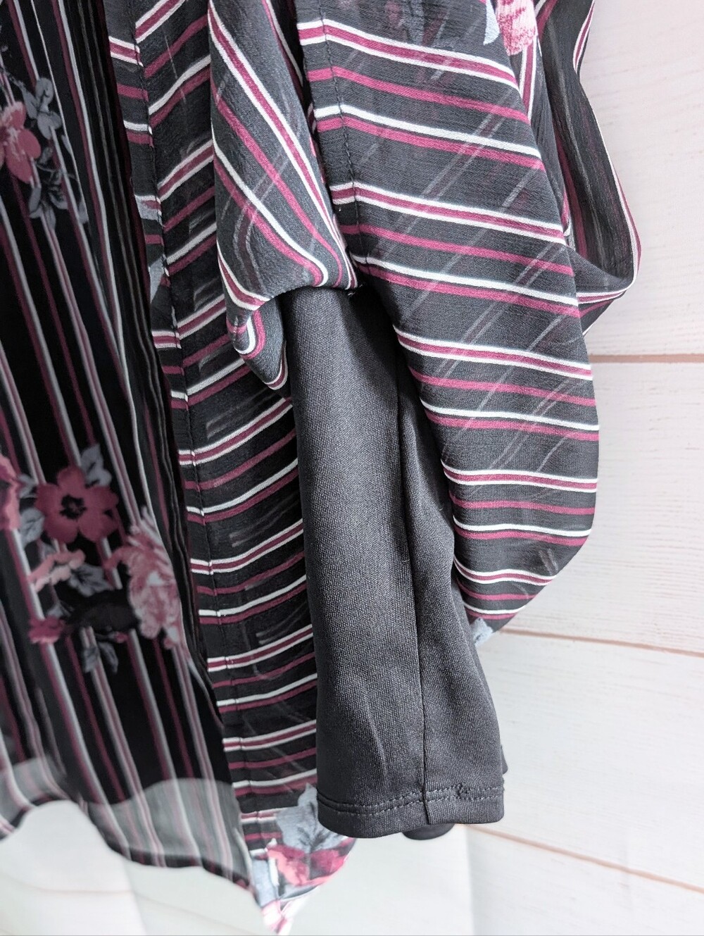 NWOT Ricki's Black Floral Stripe Blouse with Pink Accents Size XXL - Picture 4 of 8